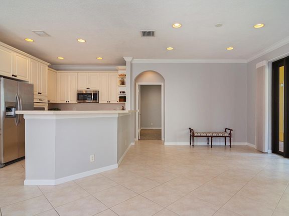 3rd image of 1594 Passion Vine Cir