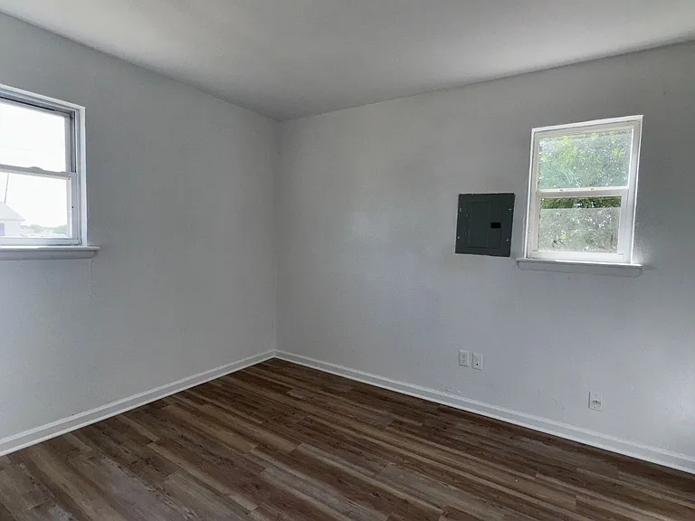 1749 SW 12th St — Photo 5