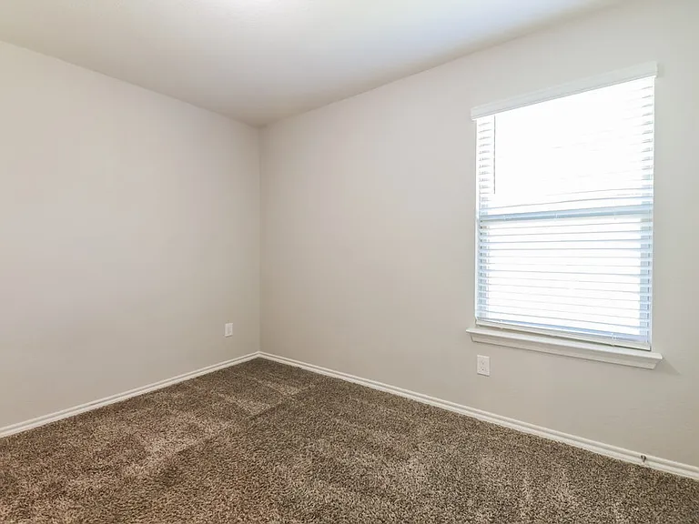 2618 Saldana Dr — Photo 14