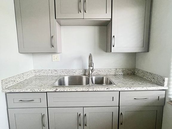 4th image of 1820 Karolina Ave Floor 3