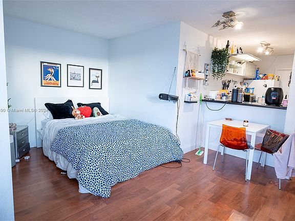 4th image of 1255 Collins Ave APT 505