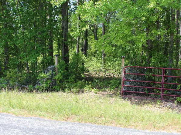2411 Drain Rd, Smoaks, SC 29481