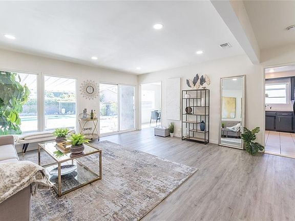 4th image of 7900 Babcock Ave