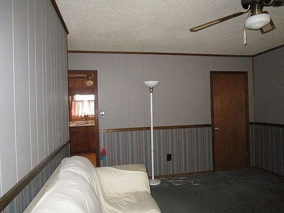 3rd image of 107 Kelly Dr