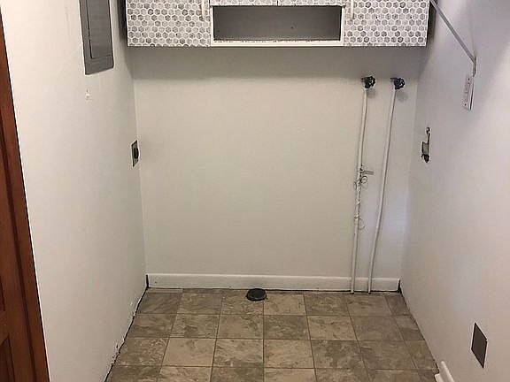 2nd image of 282 B St