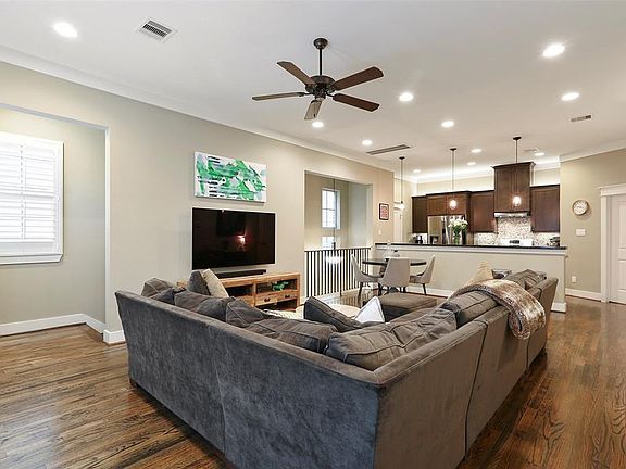 3rd image of 1115 W 15th St