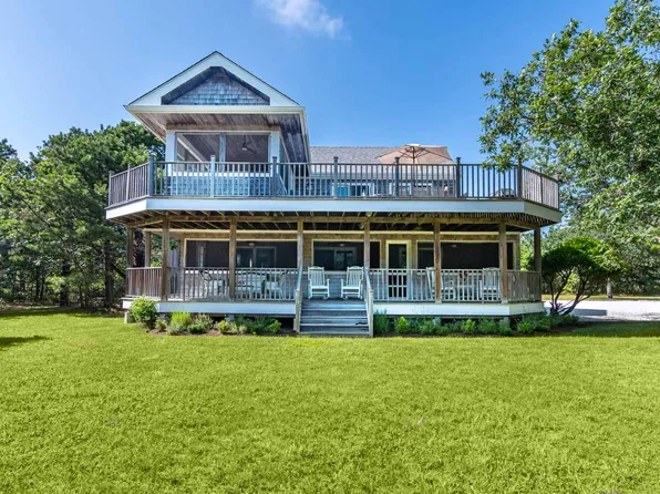 55 Charles Neck Way, West Tisbury, MA 02575