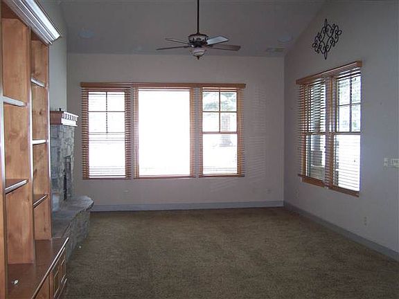 4th image of 22 Silver Pine Dr