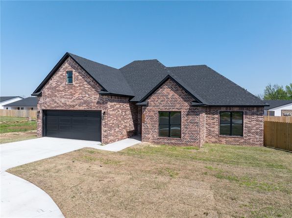 1900 Yellowstone Dr, Fort Smith, AR 72903