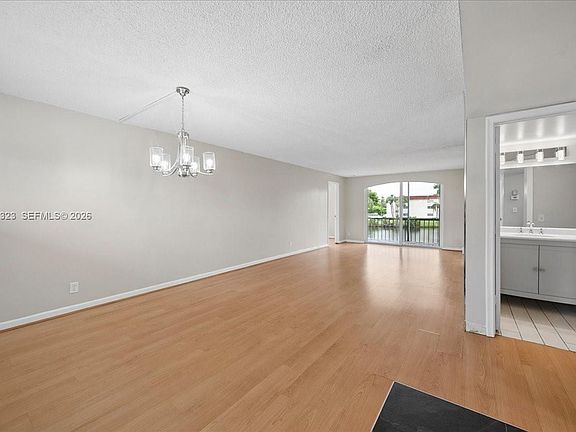 4th image of 800 S Hollybrook Dr APT 205
