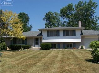 2103 Rollins St, Grand Blanc, MI 48439