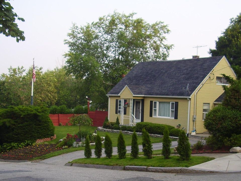 6 Bluehill Road 01606