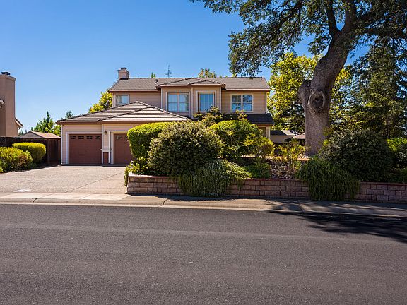 2nd image of 1368 Palmerston Loop