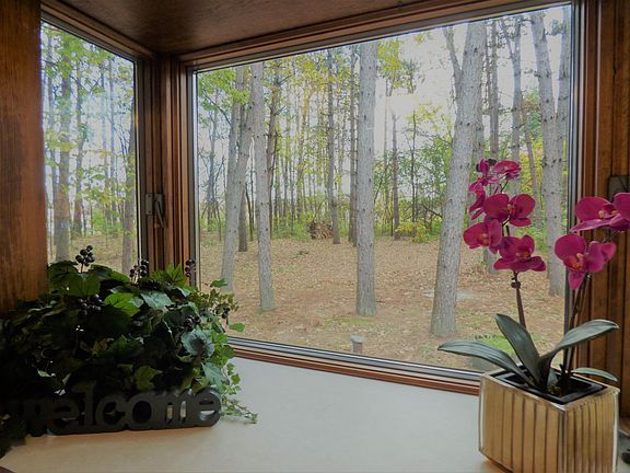 4th image of 15065 Park Dr