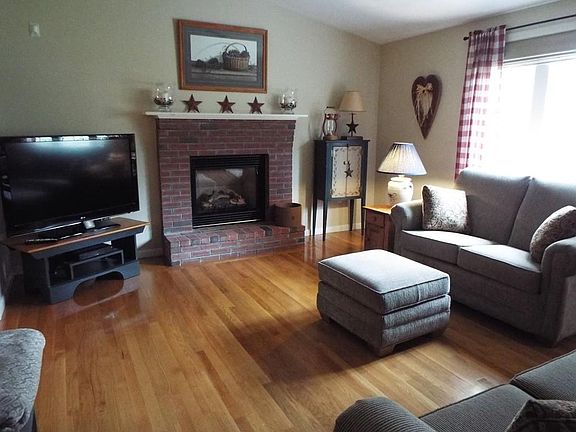 2nd image of 61 Everett St