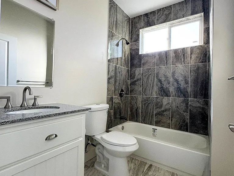 578 Marin Ave — Photo 2
