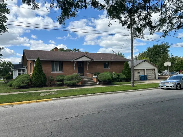 360 N Loucks St, Aurora, IL 60505