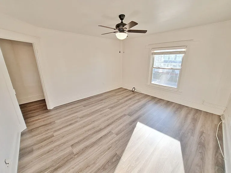 118 S Franklin St — Photo 5