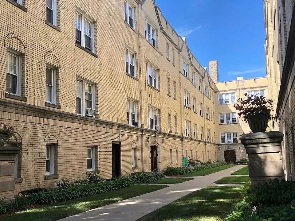 1st image of 4526 1/2 N Damen Ave APT 3B