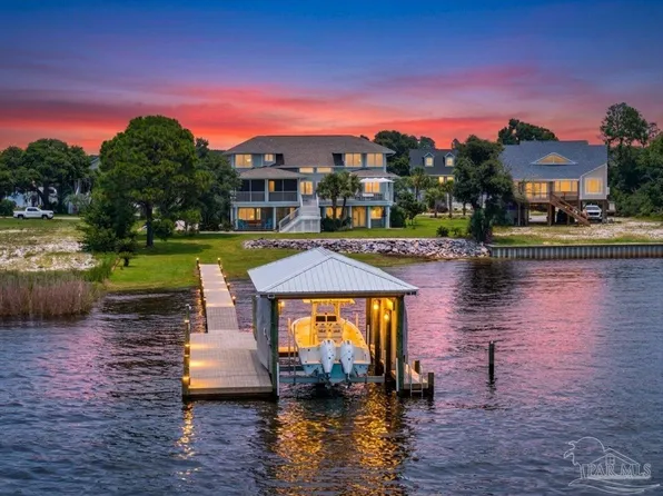 7813 Petersen Point Rd, Milton, FL 32583