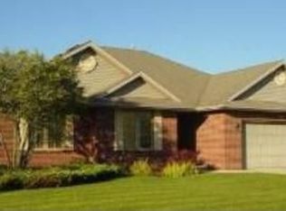 153 Devonshire Dr, Dekalb, IL 60115