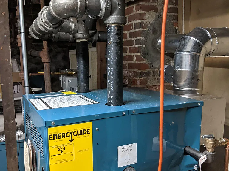 Efficient gas boiler 2/2020 installed with programmable thermostat