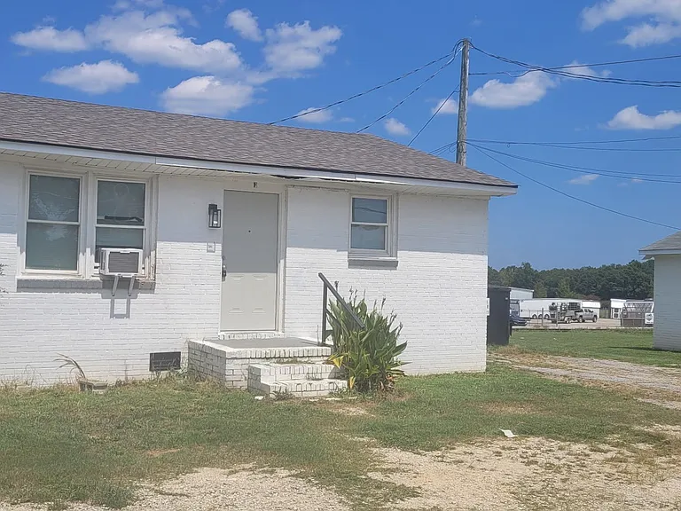 4835 N Old Laurens Rd #F — Photo 1