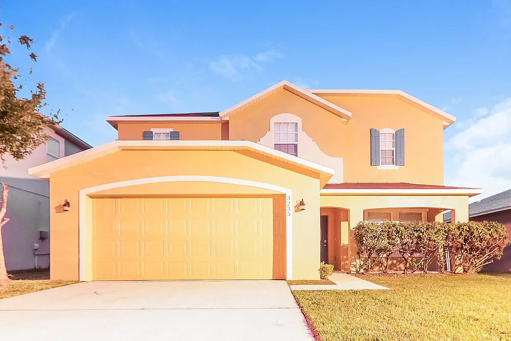 3 bed, 2.5 bath, 2400 sqft, $3,920 — Photo 1