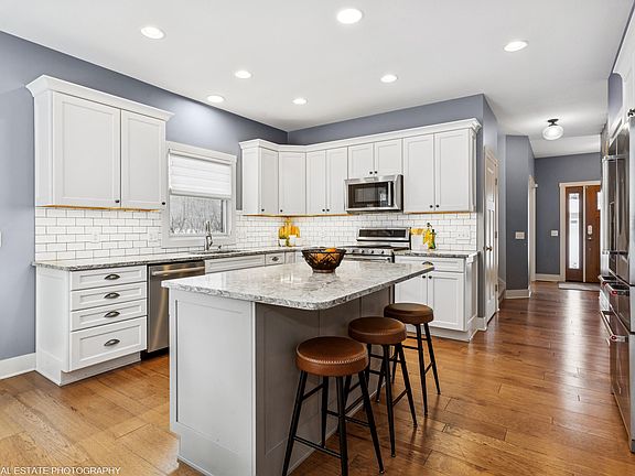 5th image of 4047 Fox Woods Rd