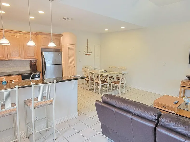 119 E Bahama St #4 — Photo 15
