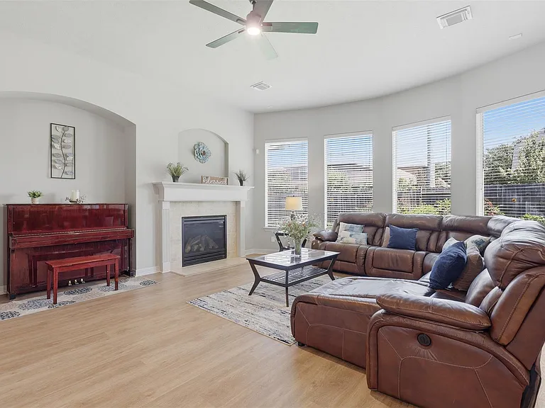 18800 N Bee Cave Springs Cir — Photo 10