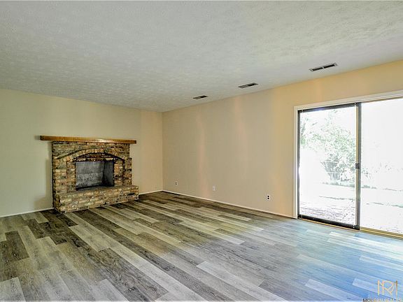 4th image of 1009 Somerset Dr