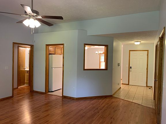 3rd image of 526 S Basswood Ave