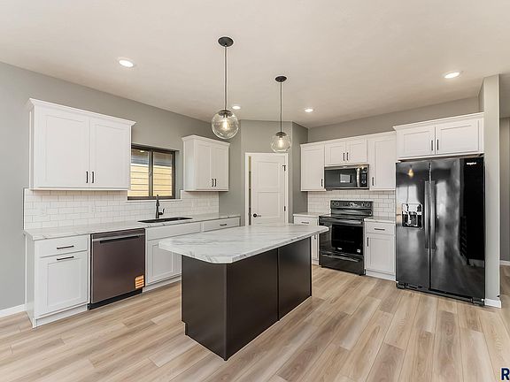 4th image of 2031 S Sonoma Pl