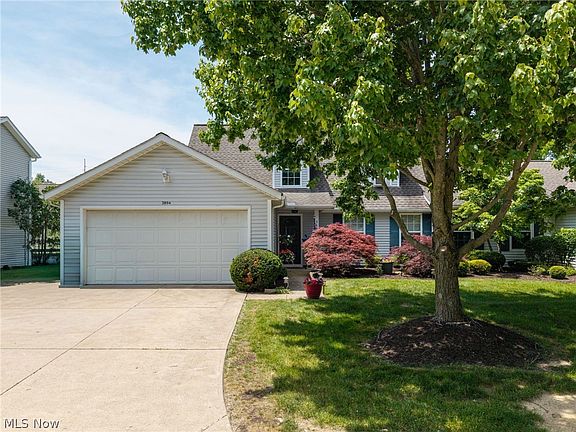2nd image of 3894 Dartford Ln