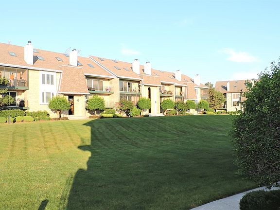 3rd image of 15711 Old Orchard Ct Unit 1N