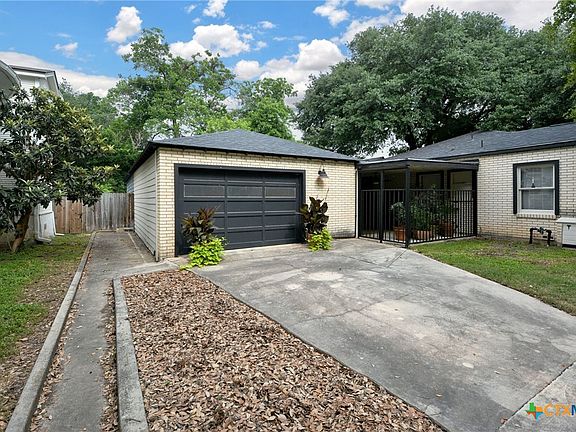 5th image of 434 N Milam St