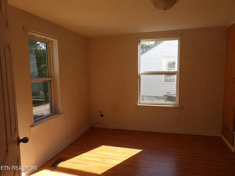 332 Cleveland St — Photo 7