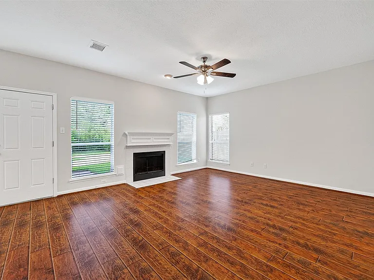 4539 Springfield Lakes St — Photo 15
