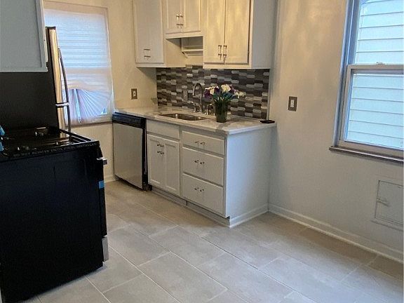 4th image of 12804 Garland Ave