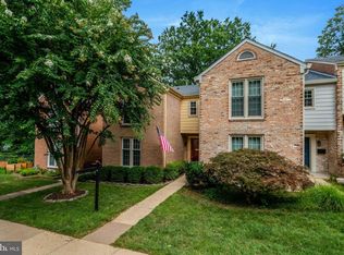1956 Hopewood Dr, Falls Church, VA 22043