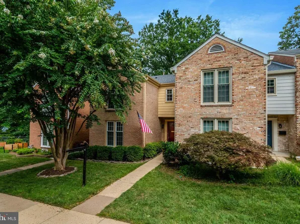 1956 Hopewood Dr, Falls Church, VA 22043
