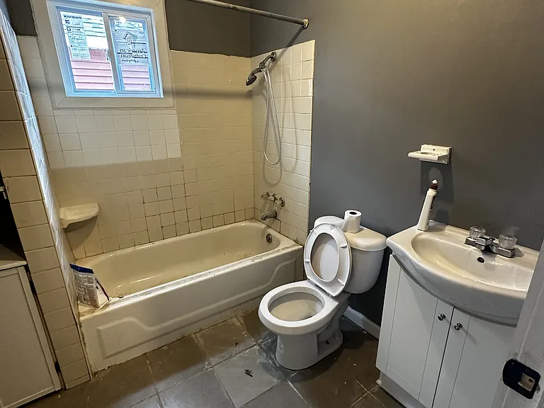 1115 Oglesby St — Photo 4