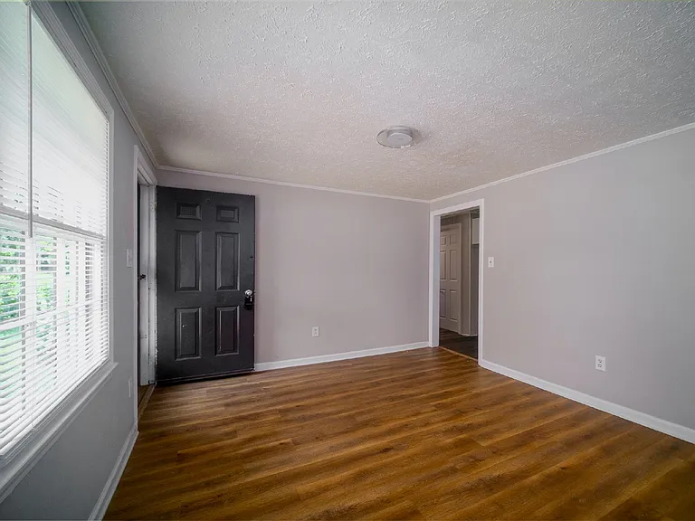 2017 Redwood Cir — Photo 32