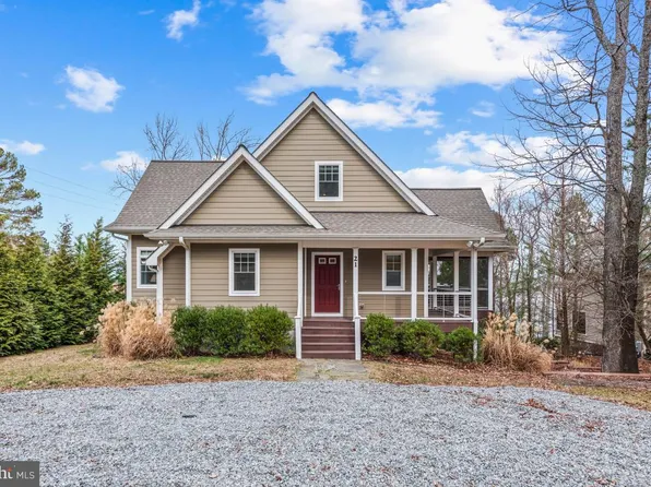 21 Monument Dr, Montross, VA 22520