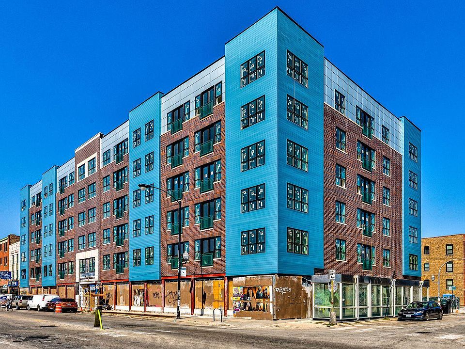 1st image of 2742 N Spaulding Ave #210