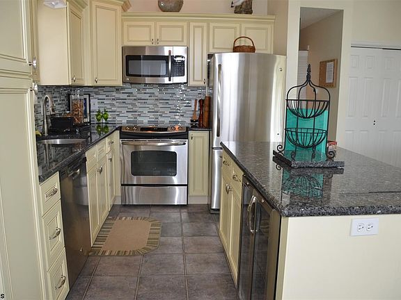 5th image of 1113 Central Ave #2