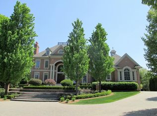 2542 Ashburton Ct, Rochester, MI 48306