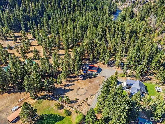 3rd image of 322 Fontaine Lane