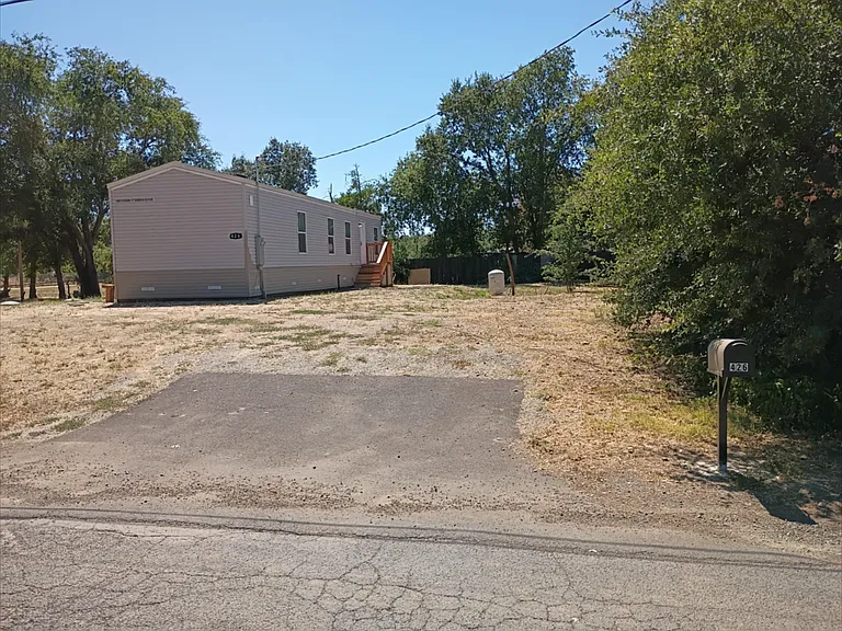 426 Stimpson Rd — Photo 1